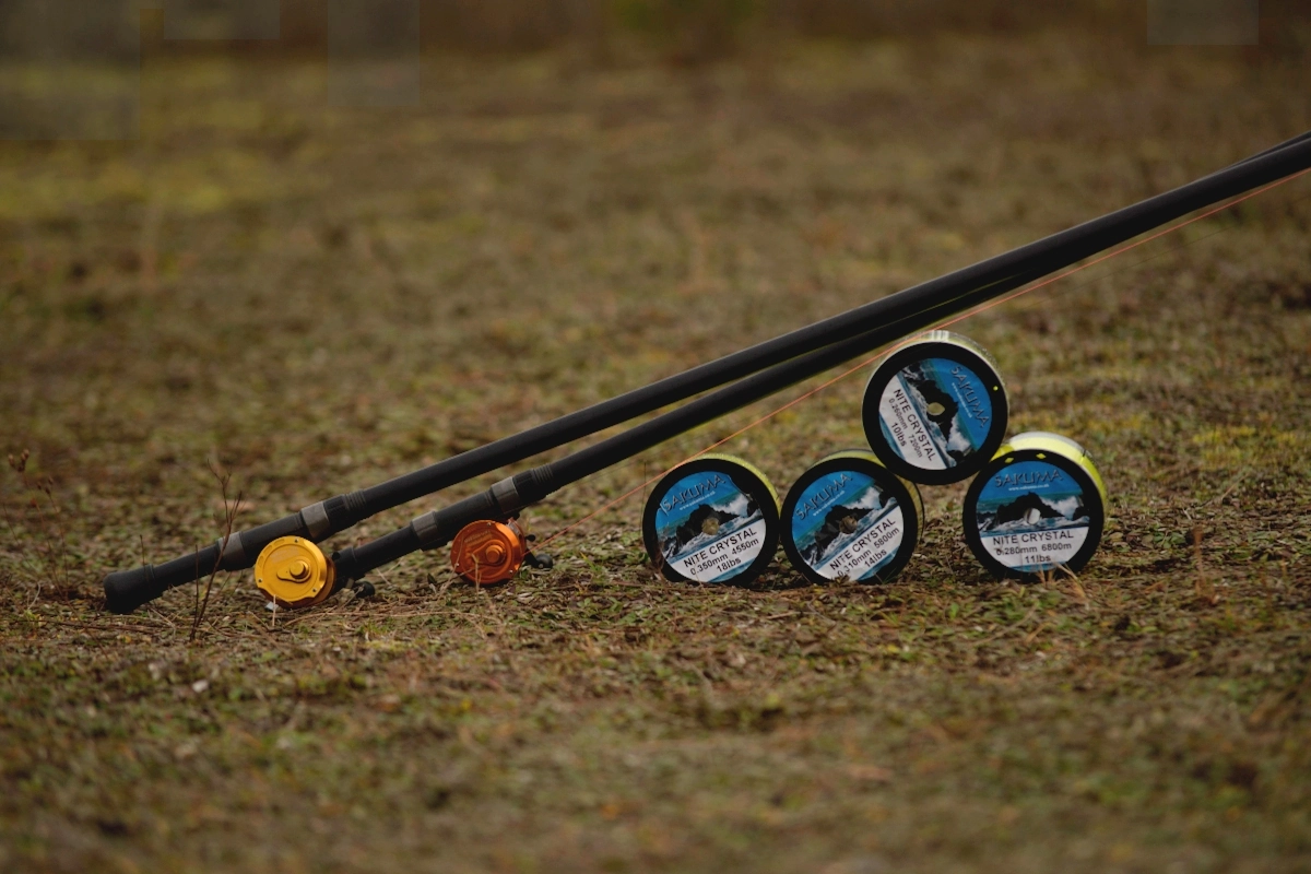 Łąka w miejscowości Karwieńskie Błoto otoczona lasem i sprzęt do zawodów rzutowych firmy Anyfish Anywhere, Zzetatuning i Sakuma