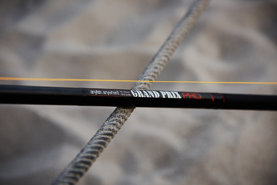 Wędka plażowa oparta o linę stalową do wciągania kutra