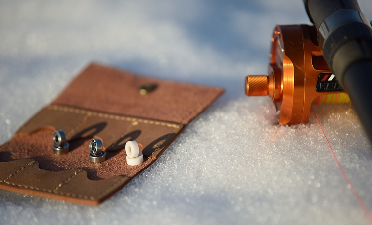 Łożyska kulkowe ceramiczne zakryte i hybrydowe na tle śniegu i multiplikatora Zzetatuning