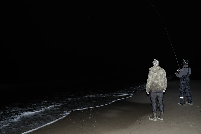 Hol dorsza asekurowany przez kolegę