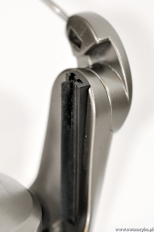 System zapobiegający wkręceniu żyłki