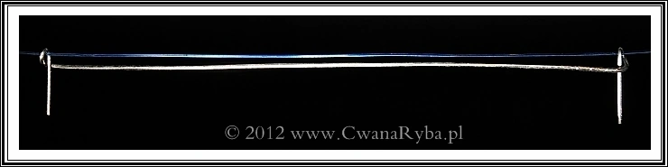 Sposób zamocowania sanek w zestawie do łowienia wysoko w toni