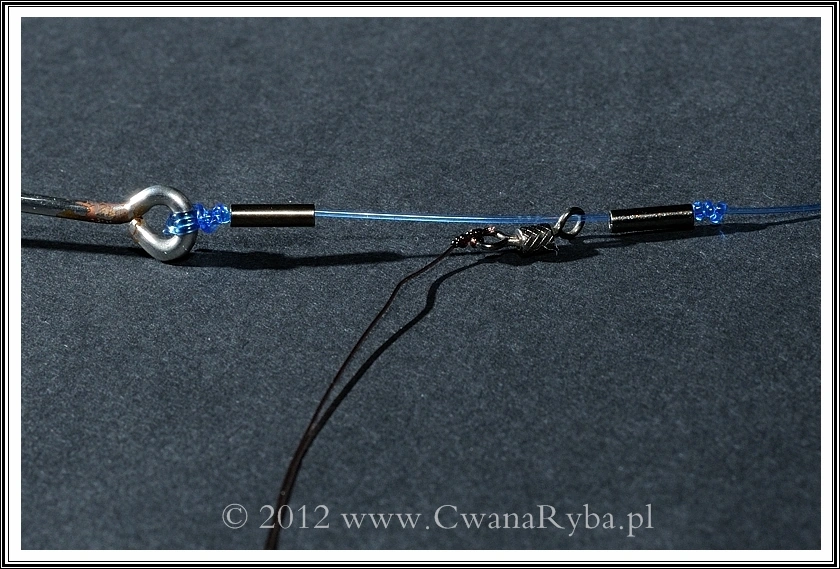 Szczegóły zamocowania przyponu i nadania dystansu