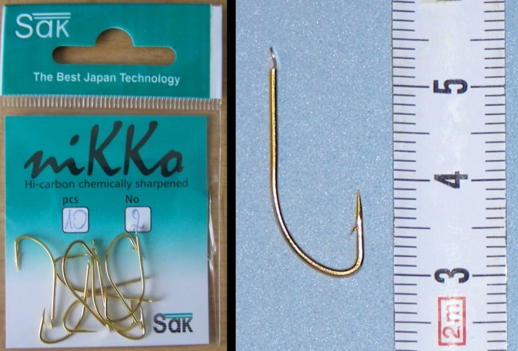 Złote, kute haczyki firmy Sak