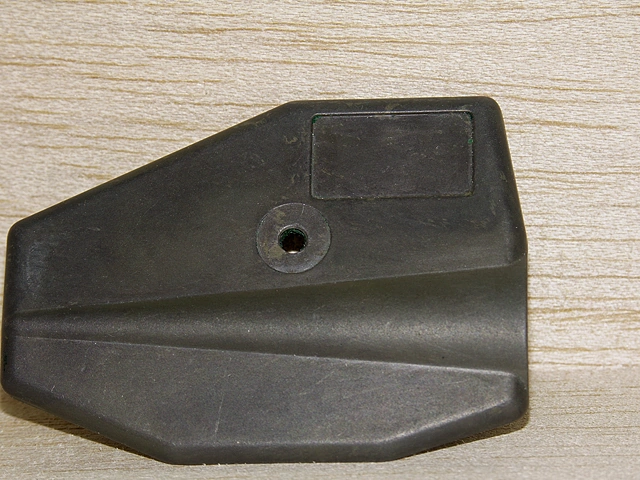 Obudowa aluminiowa pozbawiona farby w Abu Cardinal 77