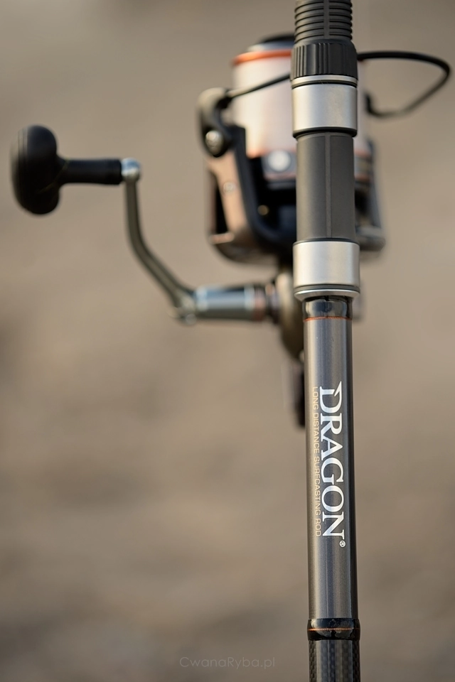 Dolnik wędki plażowej z napisem Dragon